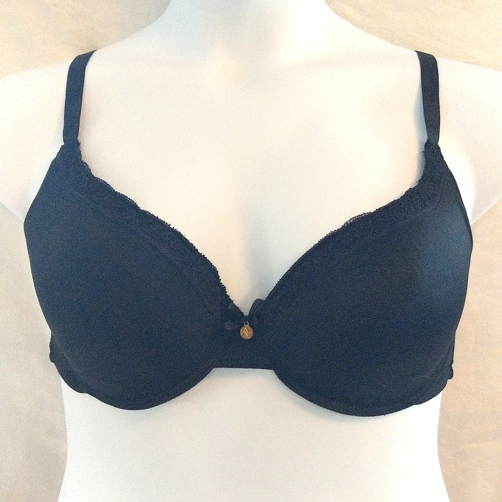 Black lightly padded bra